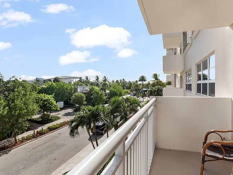 133 N Pompano Beach Blvd #204 — Photo 32