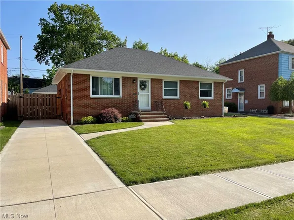 10227 Beaconsfield Dr, Parma Heights, OH 44130