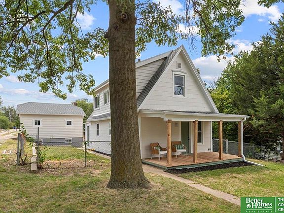 2nd image of 701 4th Ave