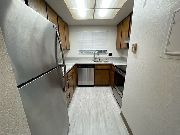 4th image of 1001 E Evelyn Ave #183