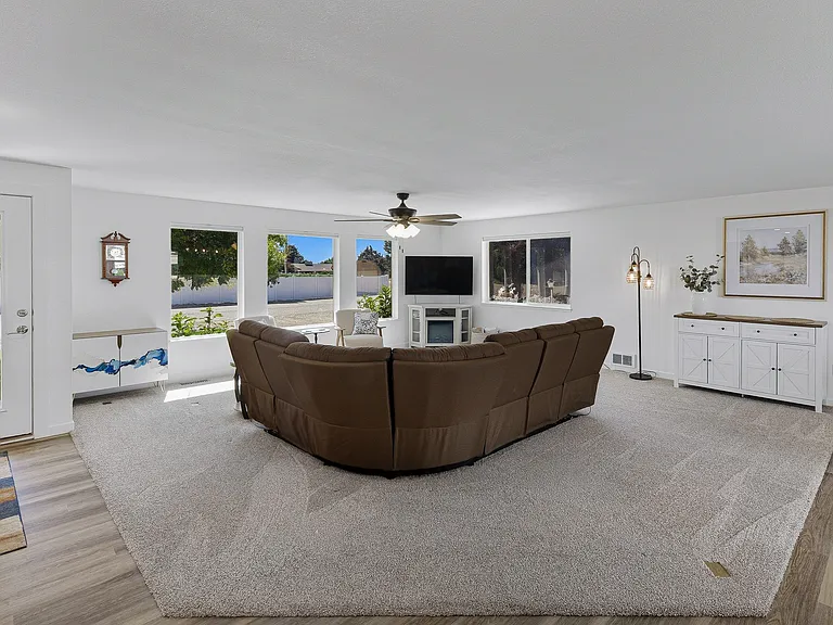 15185 Yotie Ct — Photo 5
