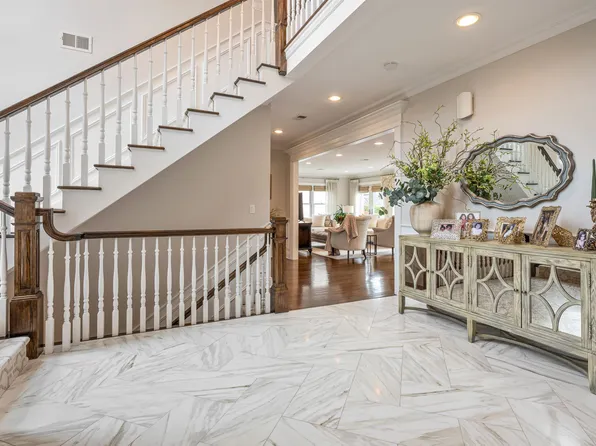 534 Brandon Place image 4 of 44