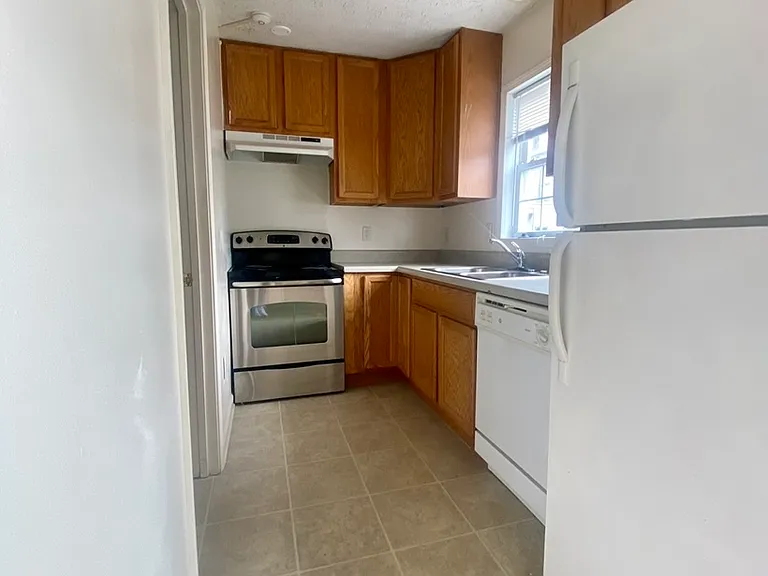 279 Wiles St — Photo 5