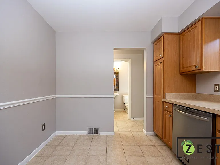 415 Fox Hills Dr N — Photo 8