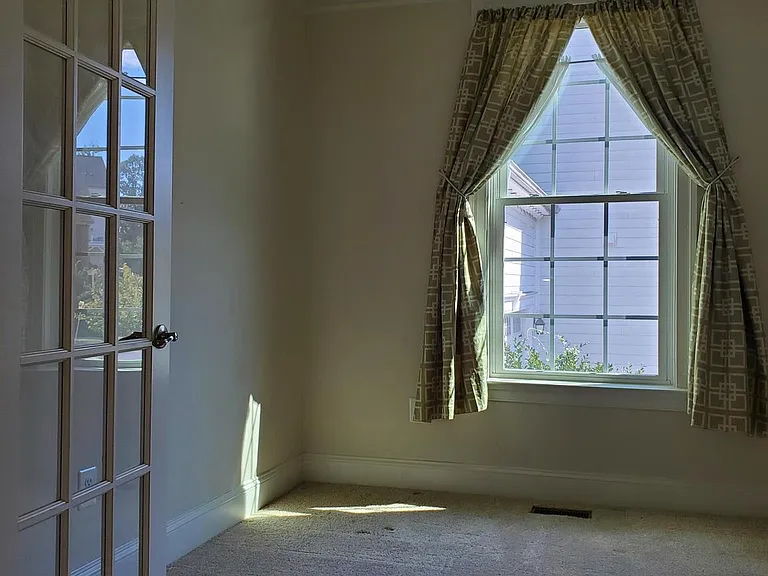 411 Greenebaum Ln — Photo 6