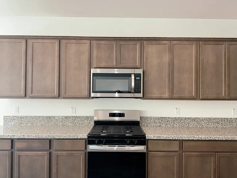 4061 Hudson Ln — Photo 6