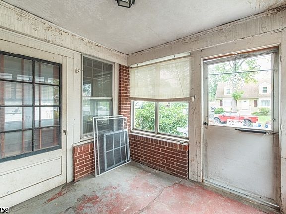 3rd image of 481 Jefferson Ave