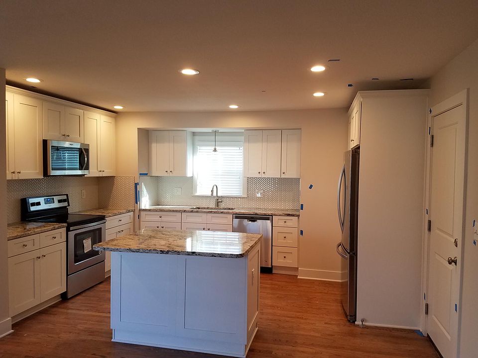 Granite kitchen / stainless appliances 