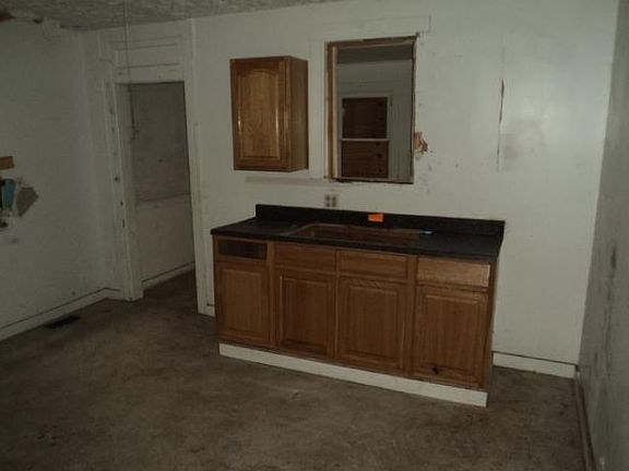 3rd image of 835-837 Seymour Ave