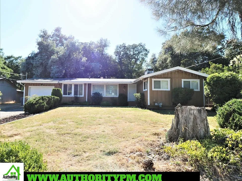 1634 Lake Blvd