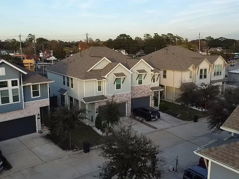 211 Club Crest Ln — Photo 16
