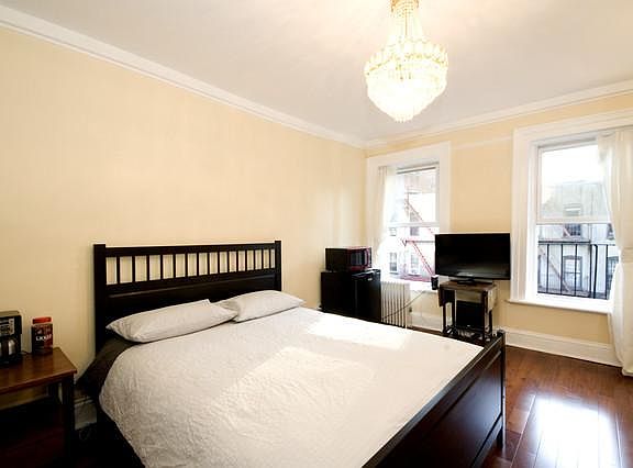 3rd image of 320 E 77th St Floor 5