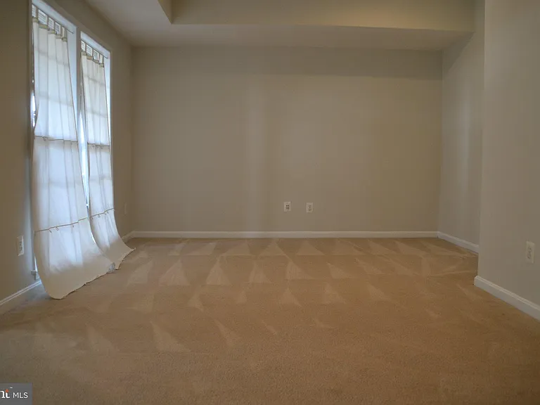 21958 Windy Oaks Sq — Photo 10