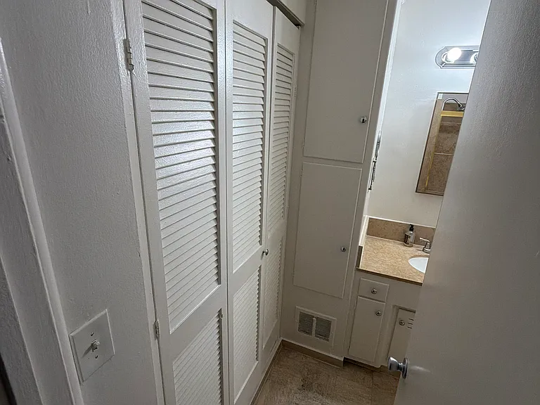 1006 N Doheny Dr #10 — Photo 6