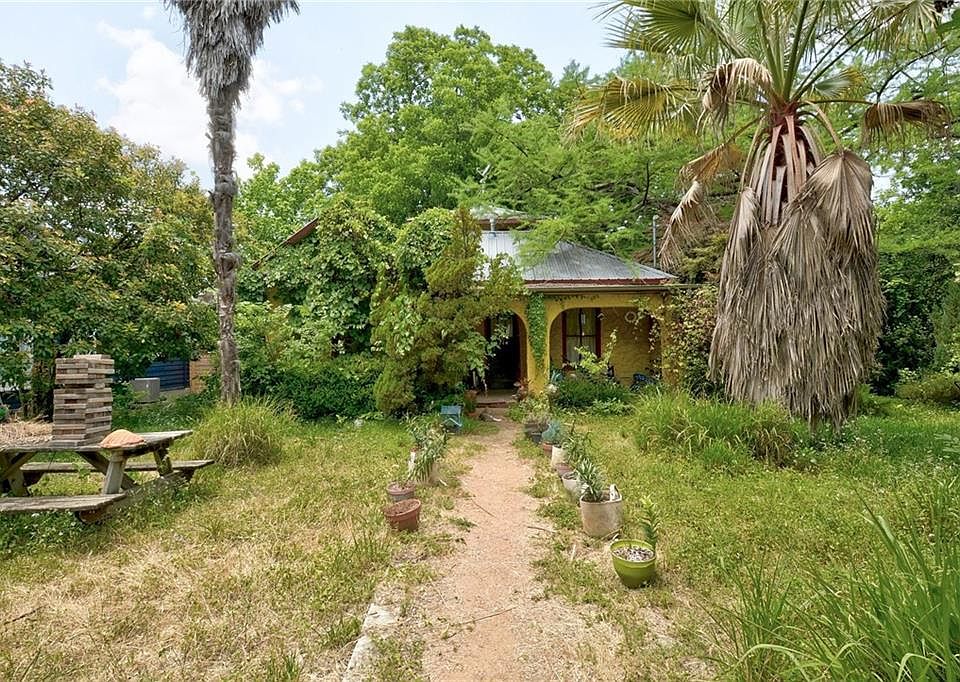 2nd image of 4714 Rowena Ave