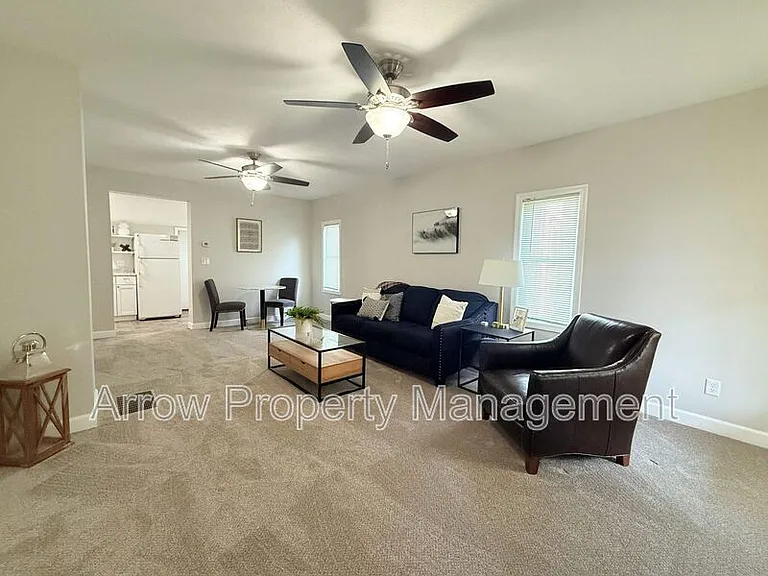 2970 Starr St — Photo 2