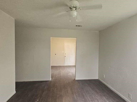 3rd image of 215 Blackshear St