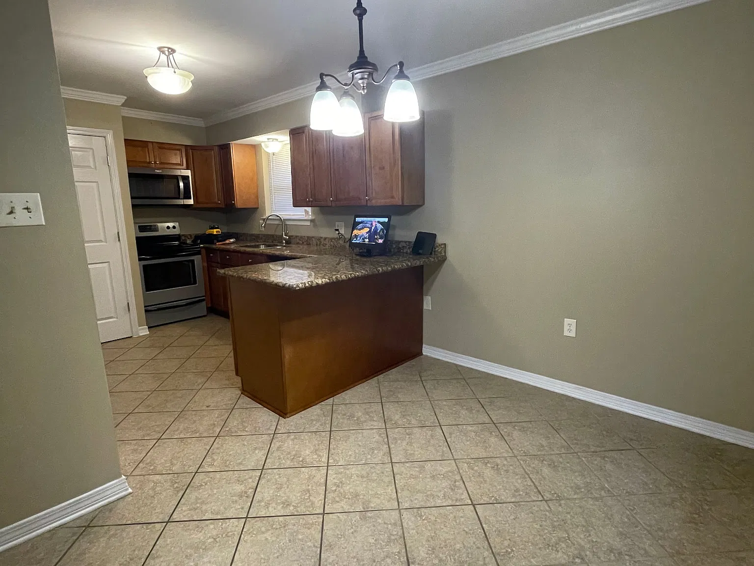 3 bed, 1300 sqft, $1,600 — Photo 3