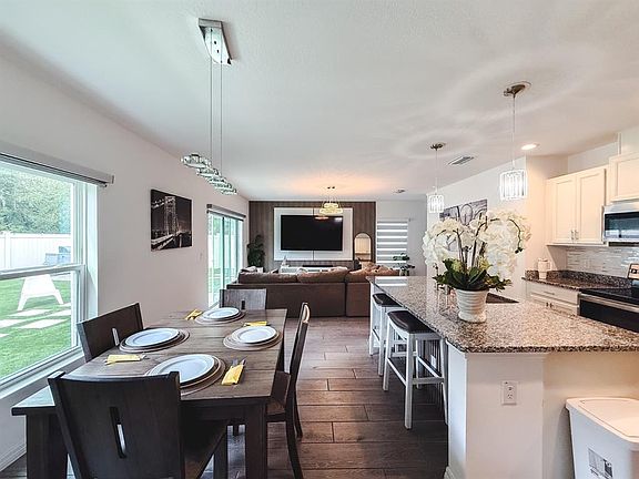 3rd image of 5285 ROYAL POINT AVENUE