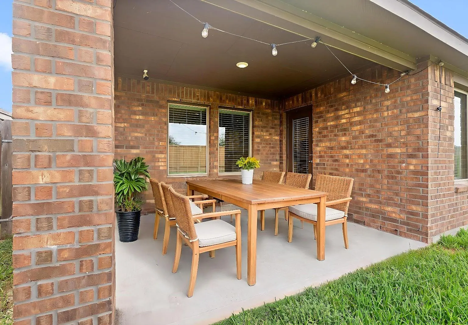 4 bed, 2.0 bath, 1784 sqft, $2,200 — Photo 4