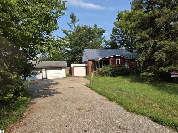 10593 S Mackinaw Trl, Cadillac, MI 49601