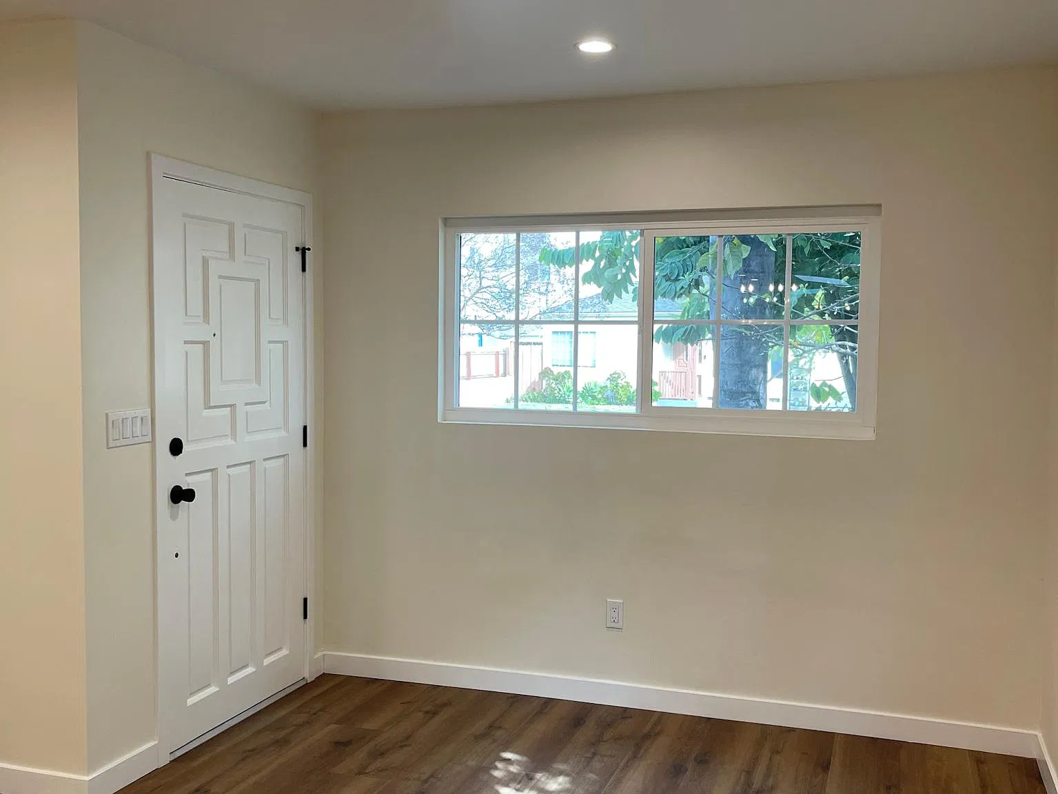 3 bed, 1177 sqft, $3,800 — Photo 2