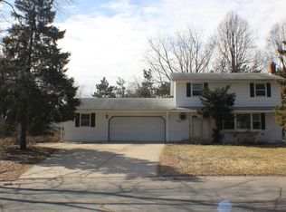 4233 Sequoia Dr, Eagan, MN 55122
