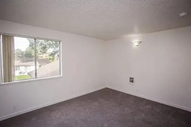 Sawyer Pointe Apartments — Photo 30