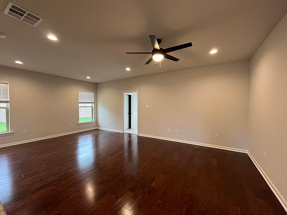 3rd image of 130 Briar Ct