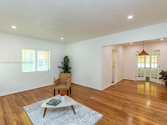 2nd image of 3463 Percival Ave #3463