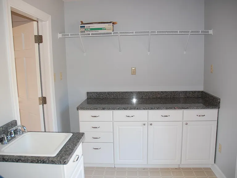 104 Dorchester Ln — Photo 13