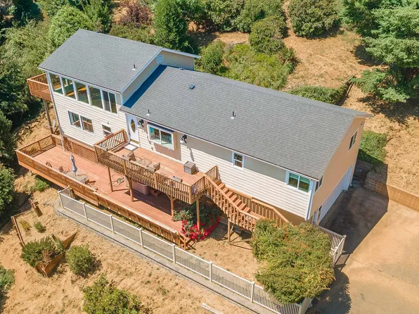 605 N 4th Ct, Coos Bay, OR 97420