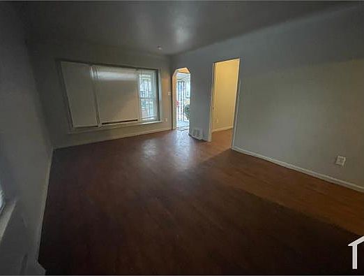 4th image of 18571 Vaughan St