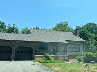 15 Partridge Hollow Rd, Gales Ferry, CT 06335