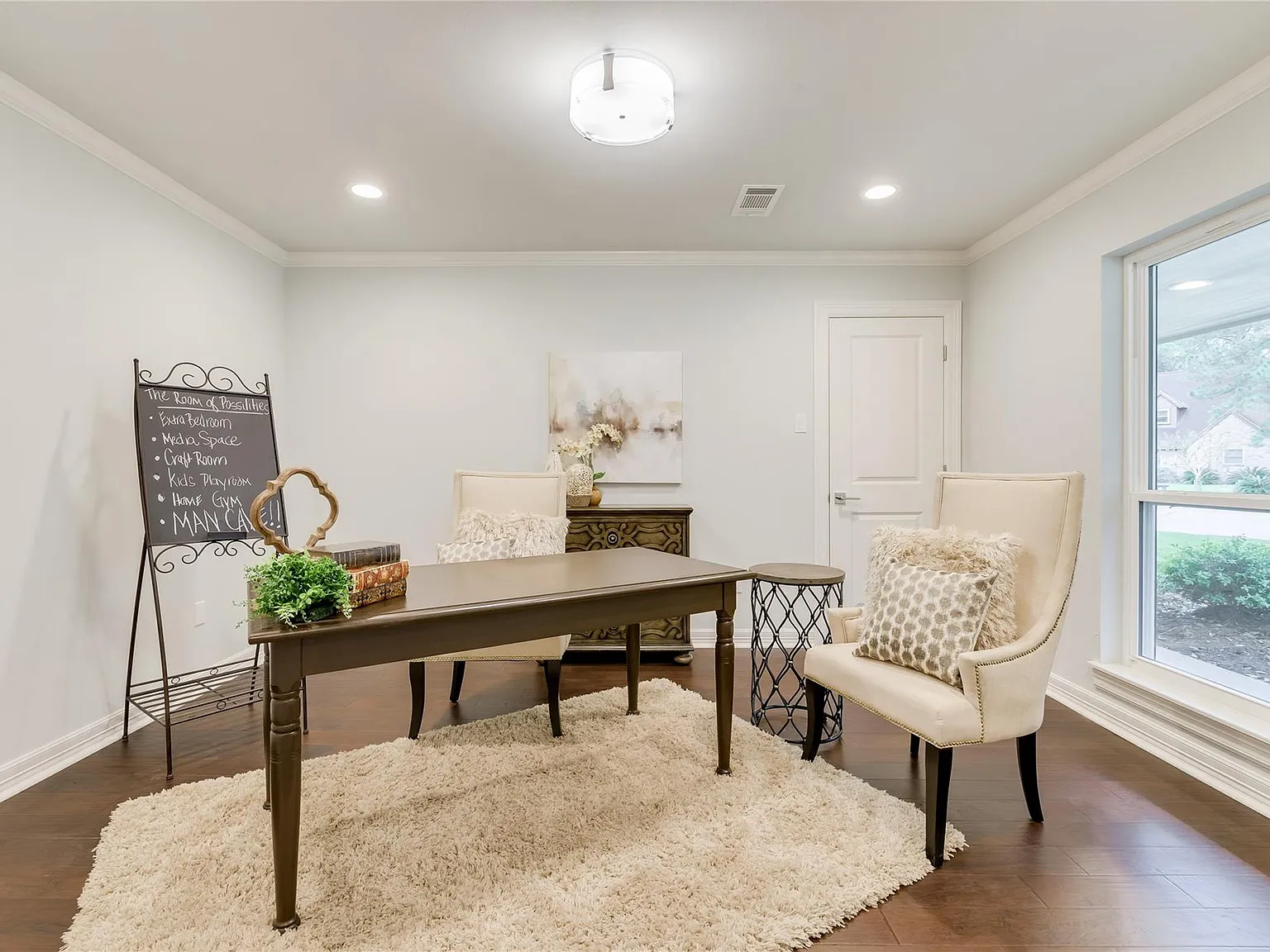3 bed, 2.0 bath, 2522 sqft, $3,900 — Photo 4