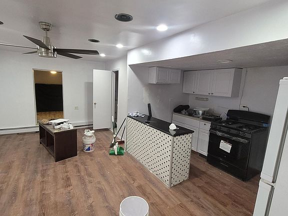 5th image of 912 Olmstead Ave #1