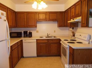 2815 Robinwood Way, Woodbury, MN 55125