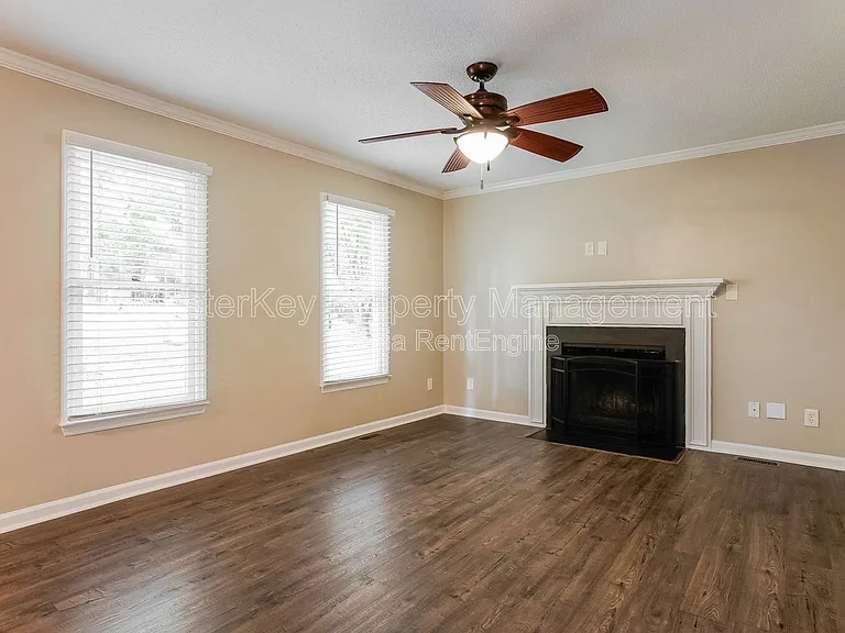 220 W Elm Ave — Photo 8