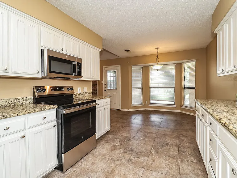 4900 Barberry Dr — Photo 7