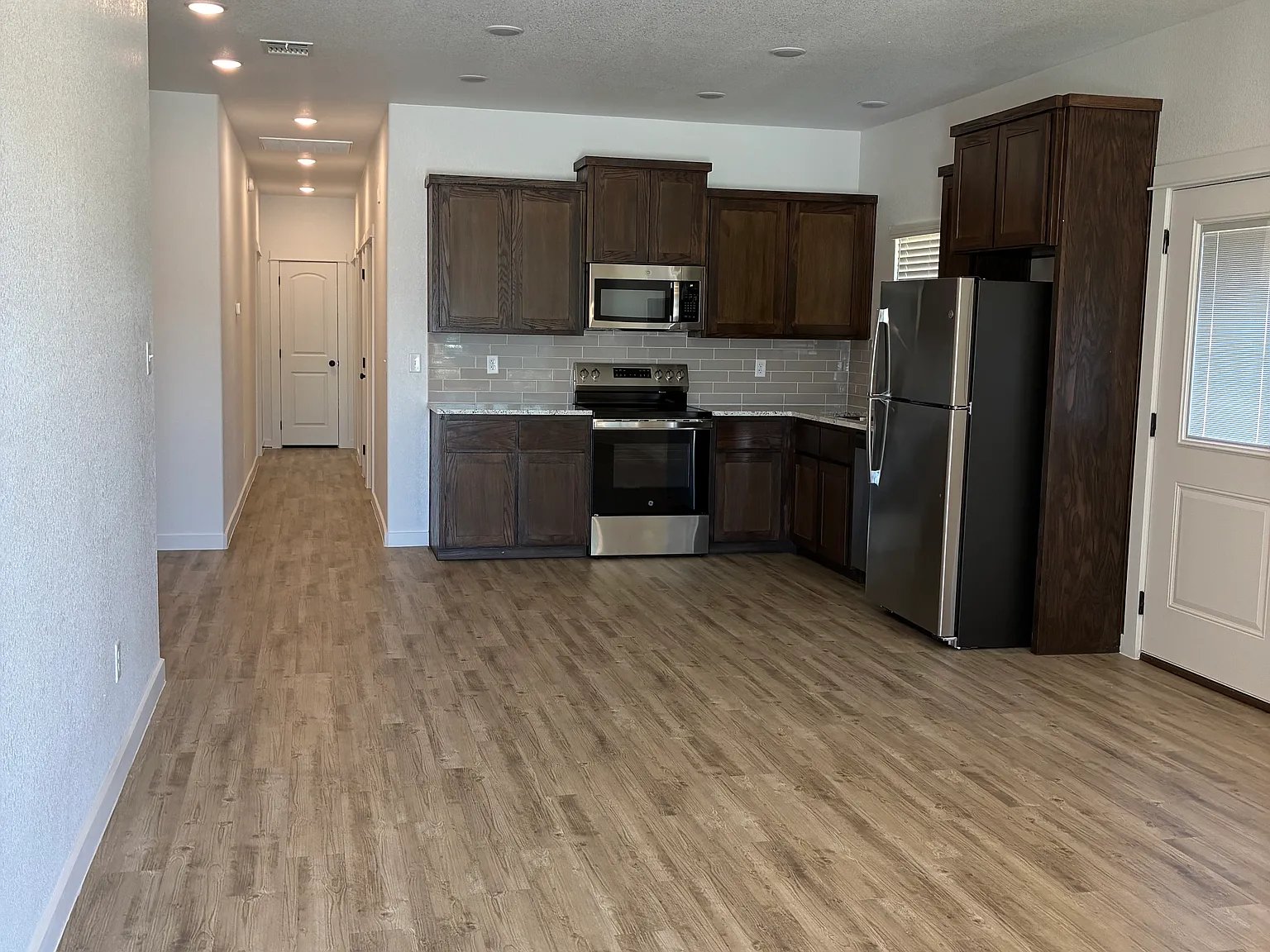 3 bed, 1265 sqft, $1,525 — Photo 2