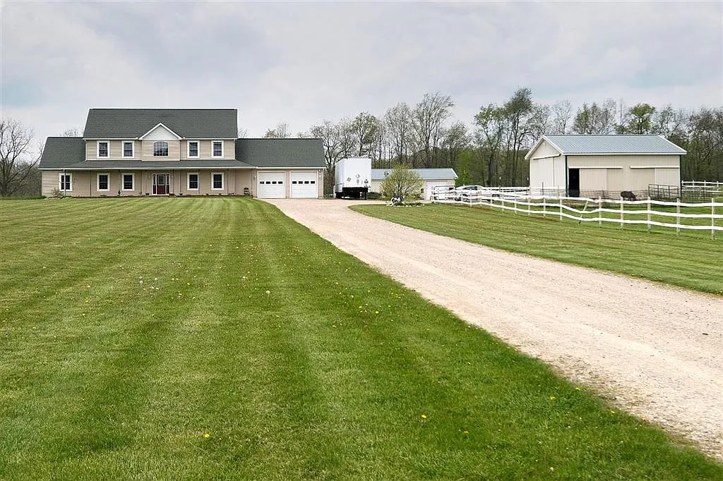 4450 Sylvan Rd photo 1