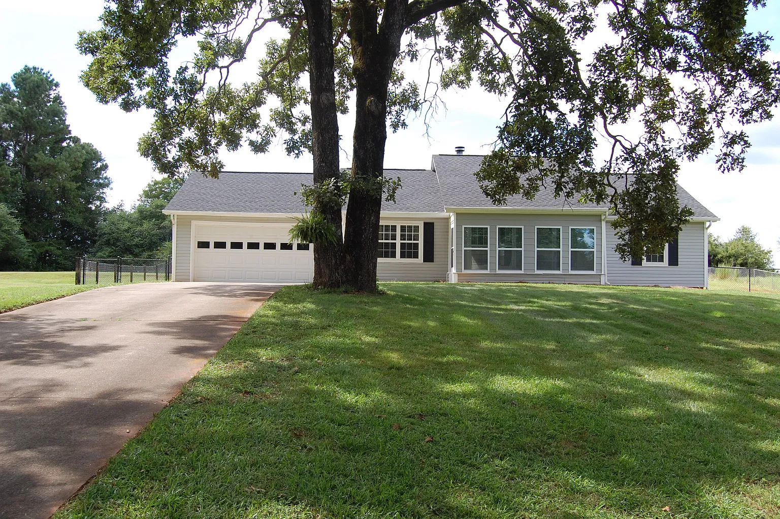 1607 River Trce photo 1
