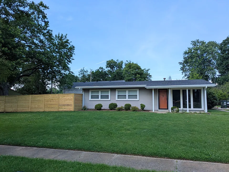 1701 Brentmoor Ln