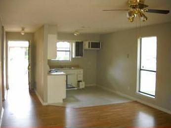 5th image of 226 Louise St
