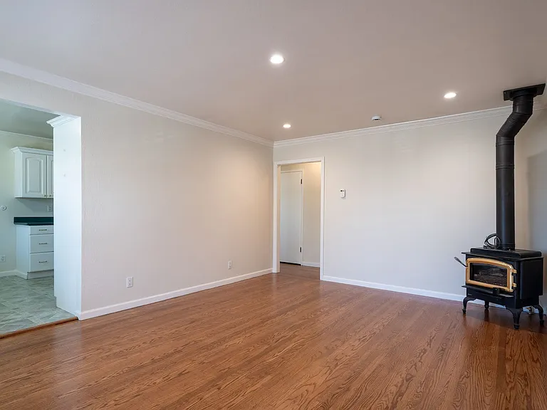 3834 Colegrove St — Photo 3