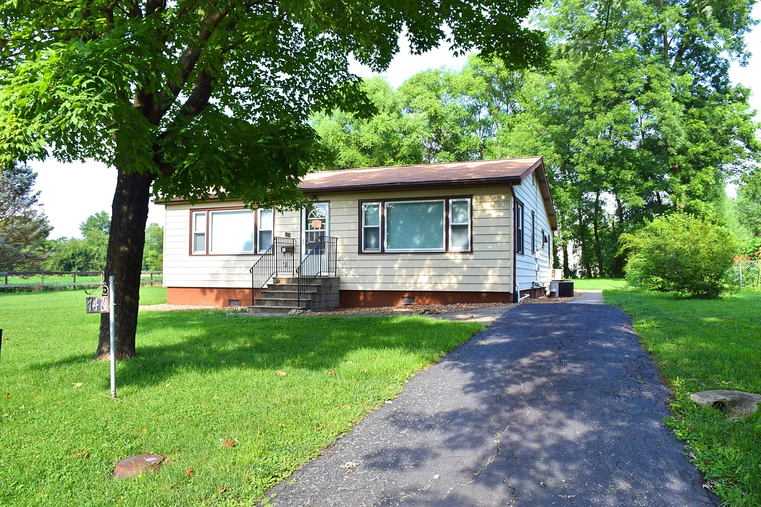 746 Voge St photo 1