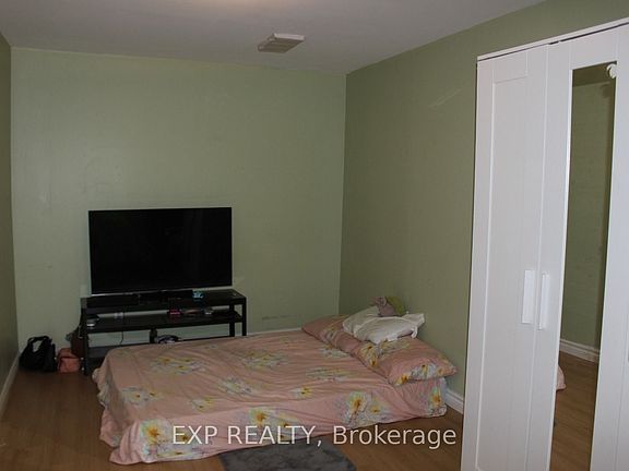 5th image of 134 Sandown Ave #Basement