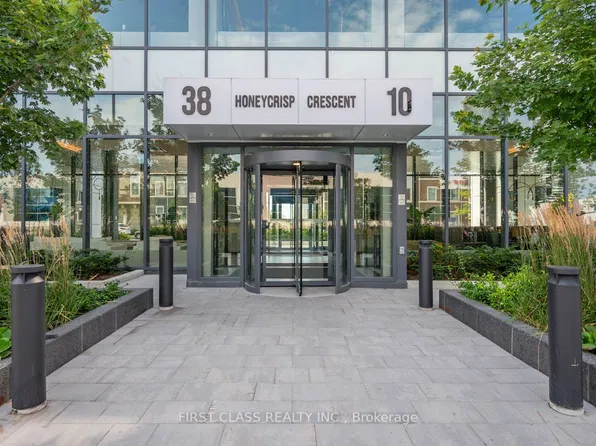 38 Honeycrisp Cres, Vaughan, ON