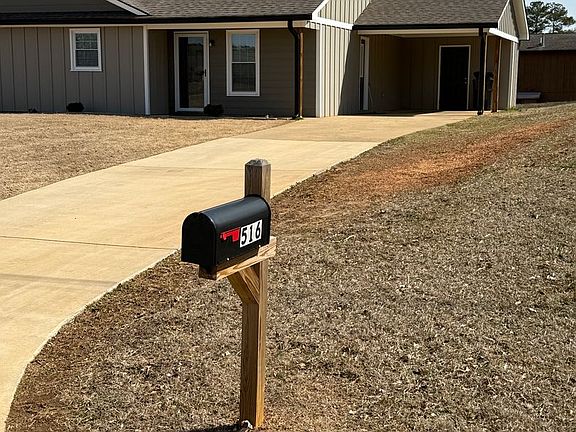 3rd image of 516 Valley Dr