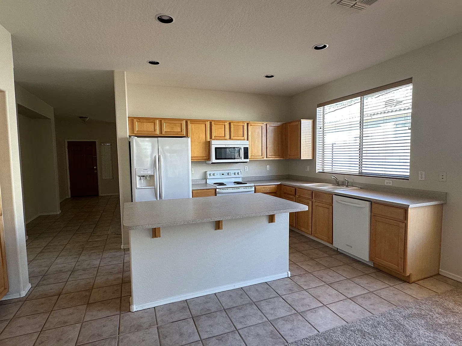 3 bed, 1820 sqft, $2,100 — Photo 3